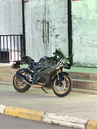 Yamaha R15-1