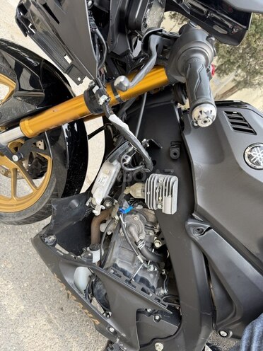 Yamaha R15-8