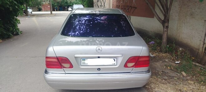 Mercedes E 230-2