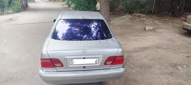 Mercedes E 230-3