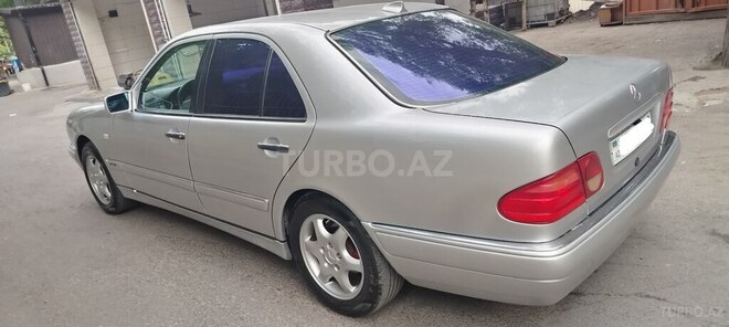 Mercedes E 230-5