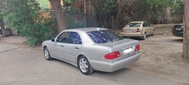 Mercedes E 230-4