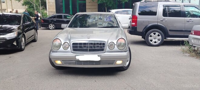 Mercedes E 230-1
