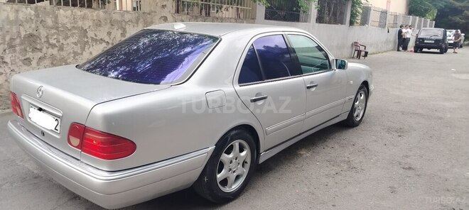 Mercedes E 230-6