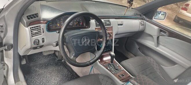 Mercedes E 230-9