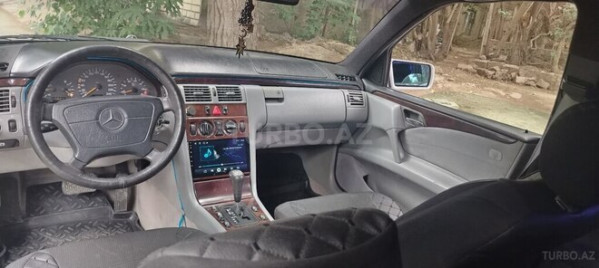 Mercedes E 230-7
