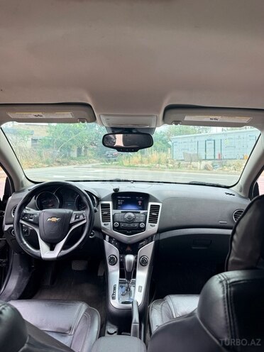 Chevrolet Cruze-12