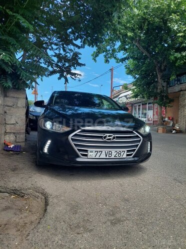 Hyundai Elantra-2