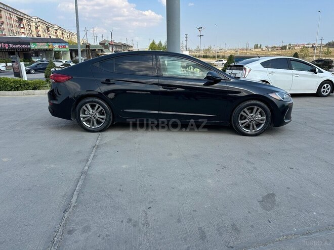 Hyundai Elantra-10