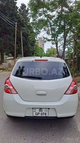 Nissan Tiida-4
