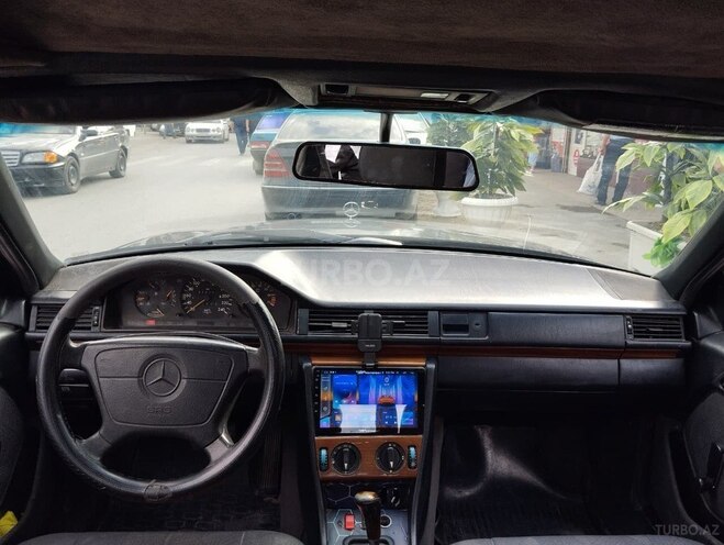 Mercedes E 200-8
