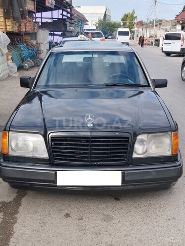 Mercedes E 200-1