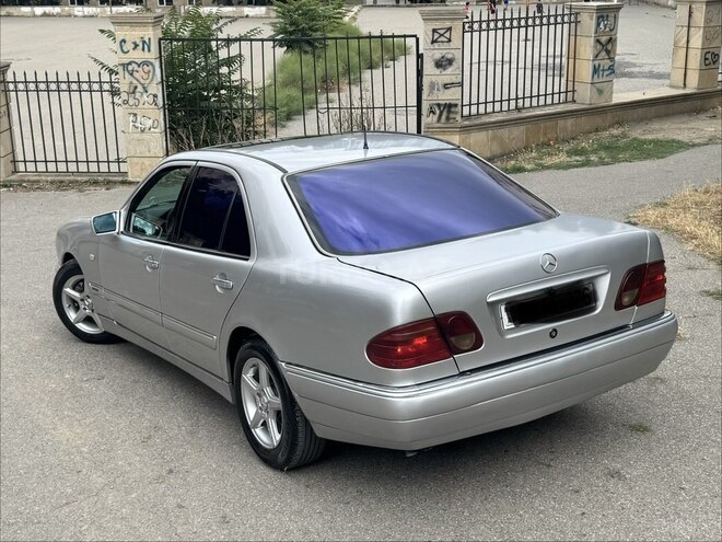 Mercedes E 240-5