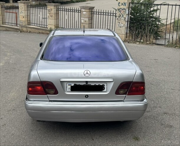 Mercedes E 240-6