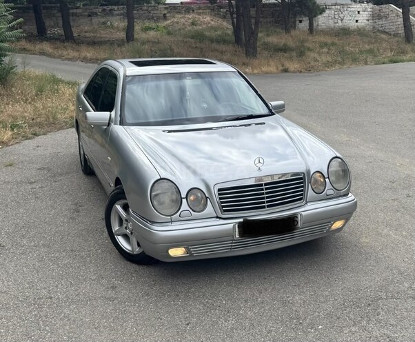 Mercedes E 240-8