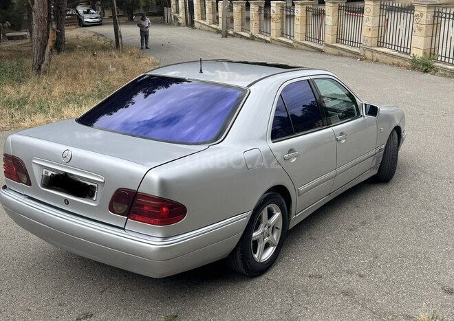 Mercedes E 240-7