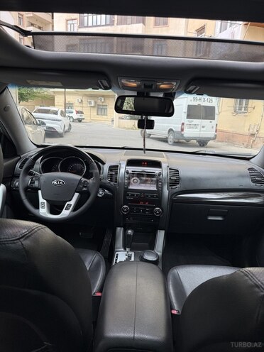 Kia Sorento-11