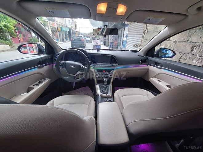 Hyundai Elantra-15