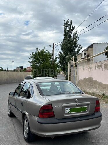 Opel Vectra-4