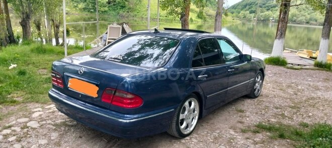 Mercedes E 240-5