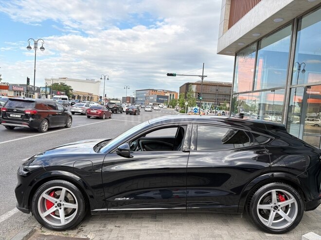 Ford Mustang Mach-E-5