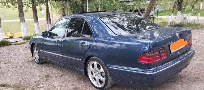 Mercedes E 240-6