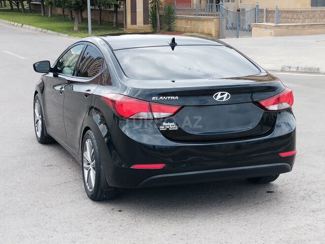 Hyundai Elantra-6