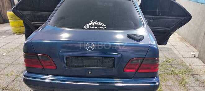 Mercedes E 240-12