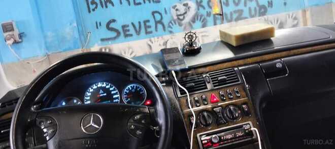 Mercedes E 240-11