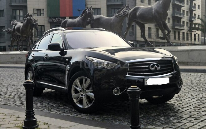 Infiniti QX70-1