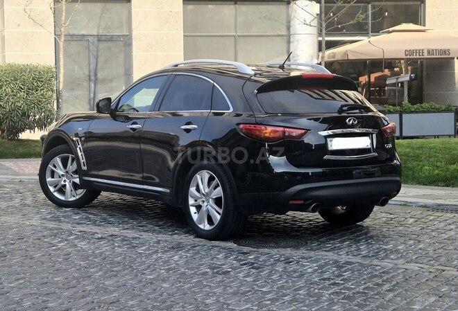 Infiniti QX70-5