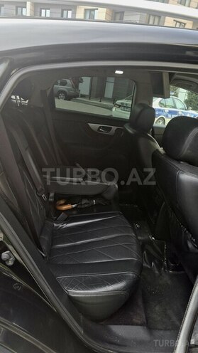 Infiniti QX70-13