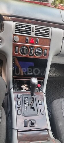 Mercedes E 230-12