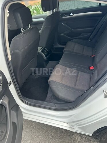 Volkswagen Passat-13