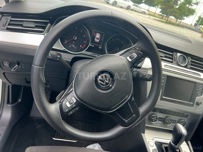 Volkswagen Passat-11
