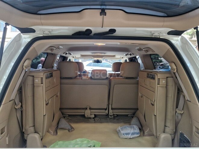 Toyota Land Cruiser-7