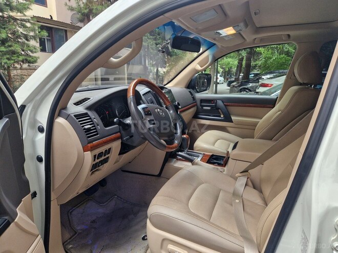 Toyota Land Cruiser-5
