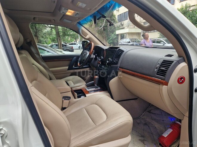 Toyota Land Cruiser-6