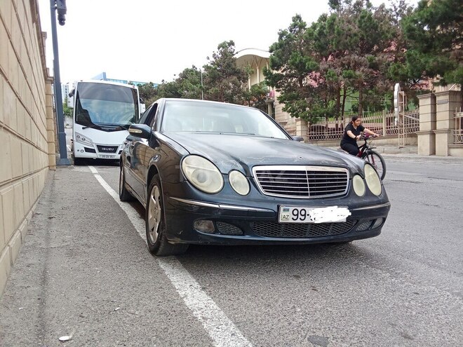Mercedes E 220-2