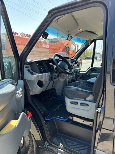 Ford Transit-2