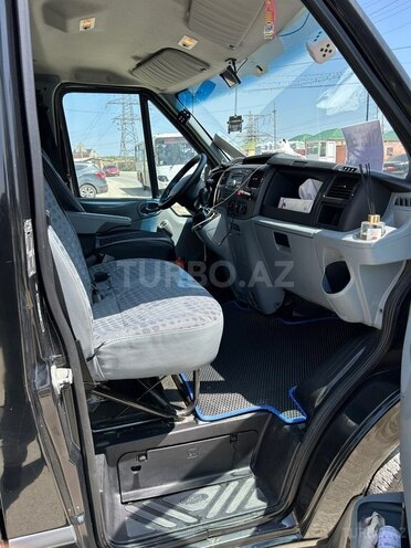 Ford Transit-3