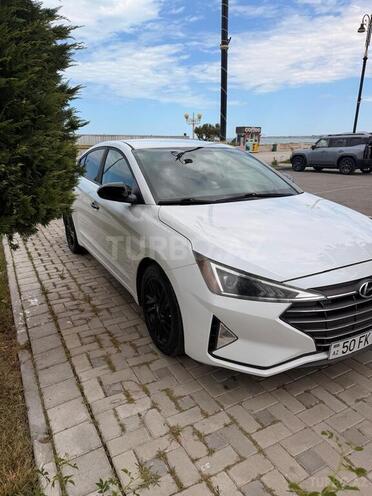 Hyundai Elantra-3
