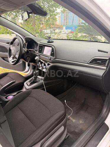 Hyundai Elantra-8