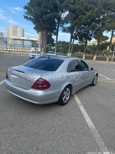 Mercedes E 270-4