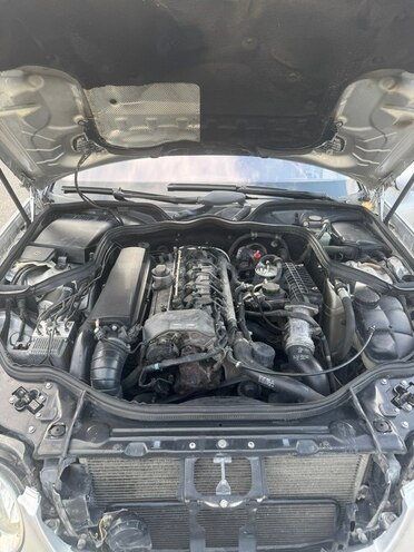 Mercedes E 270-15