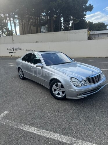 Mercedes E 270-7