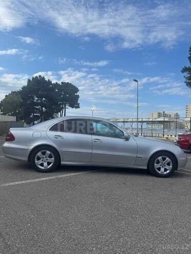 Mercedes E 270-6
