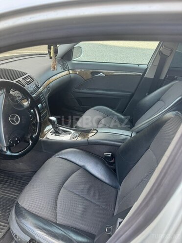 Mercedes E 270-16