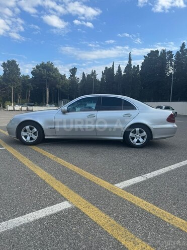 Mercedes E 270-9