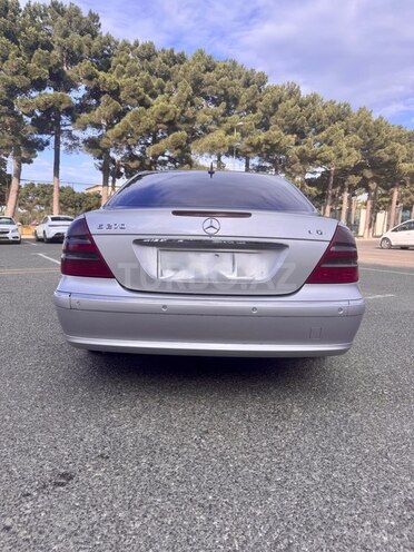 Mercedes E 270-13
